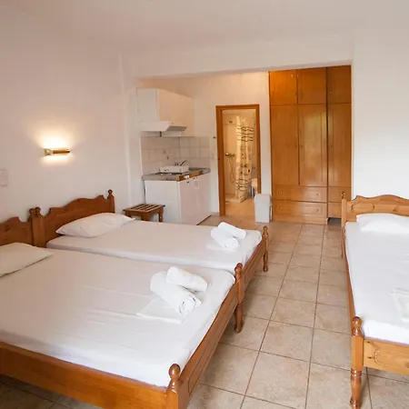 Laura 3* Skiathos Town