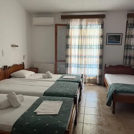 Laura 3* Skiathos Town