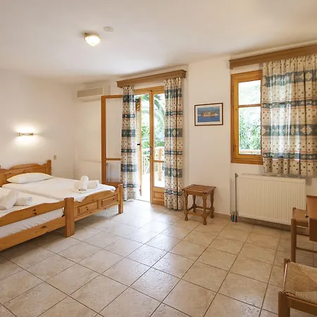 Laura Skiathos Guest house 3*