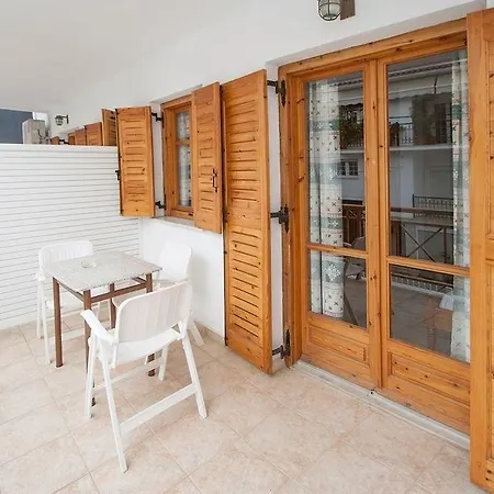 Laura Skiathos Guest house