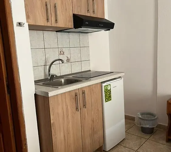 Laura Skiathos Guest house