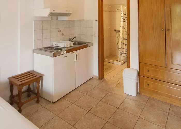 Laura Skiathos Guest house