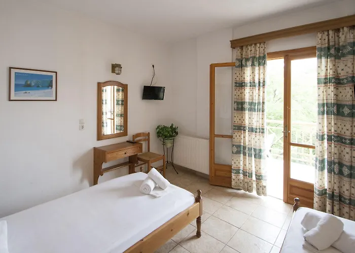 Guest house Laura Skiathos 3*