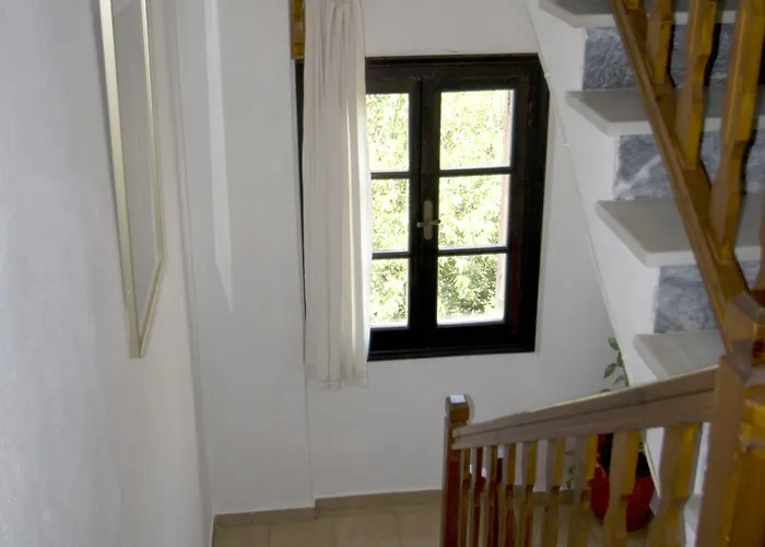 Guest house Laura Skiathos 3*